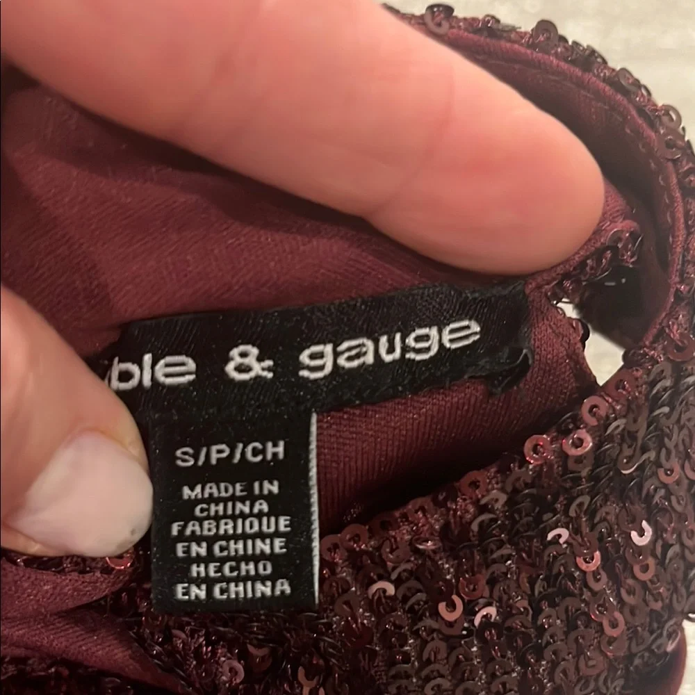 Women’s Cable & Gauge Burgundy Sequin Halter Top Size Small - Picture 9 of 12